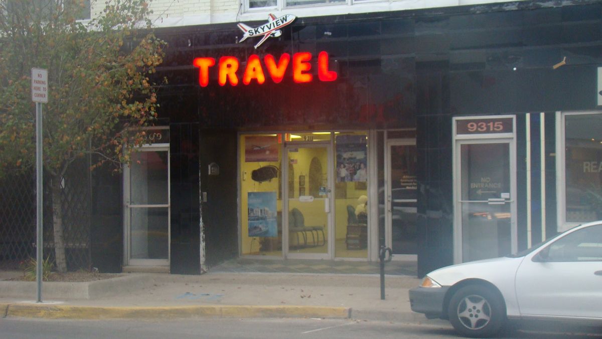 مقر وكالة سكاي فيو للسفر القديم في 9311 جوزيف كامبو، همترامك — من 2009 إلى 2022